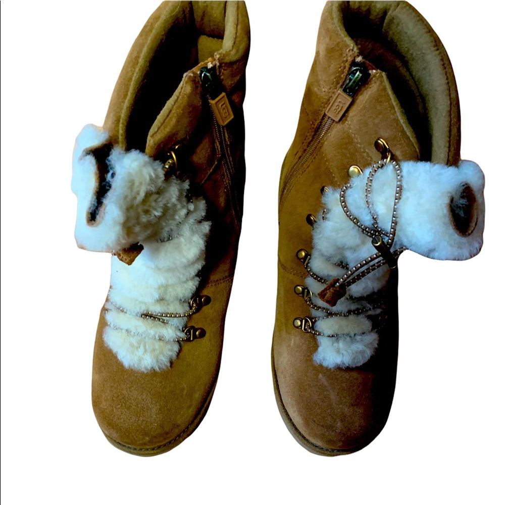 Uggs girls kids size 6 youth boots worn once ! Great condition